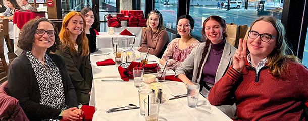 Image of Patty Tarantello at a restaurant with students.